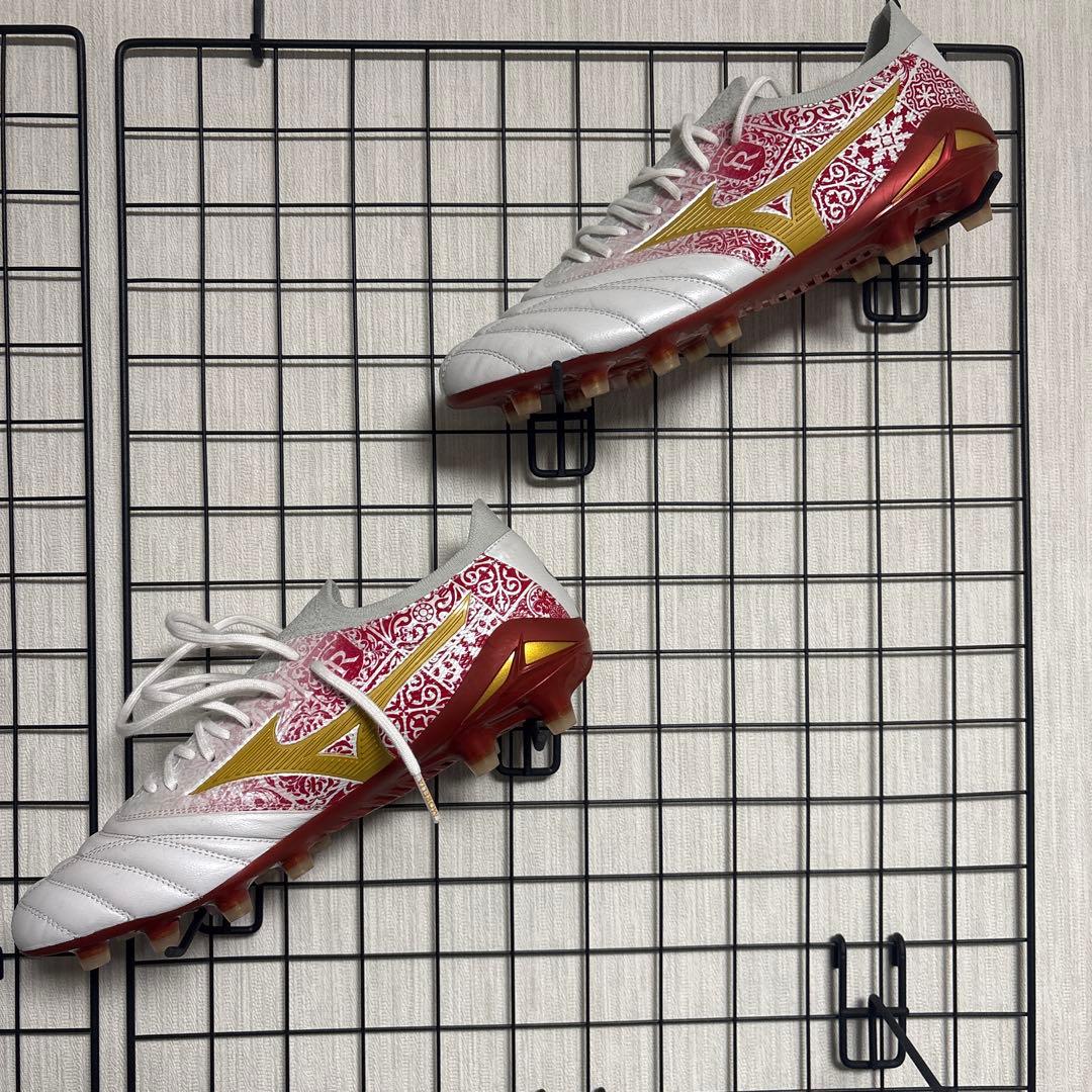 カ*ア様 Mizuno サッカーシューズ スパイク ホワイト/レッド/ゴールド