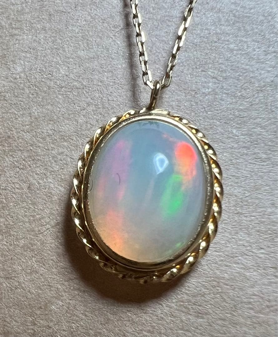 オパール　K18ネックレス