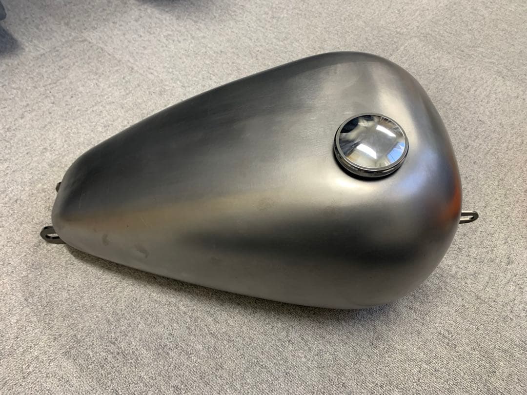 ハーレー　マスタングタンク　ほぼ新品