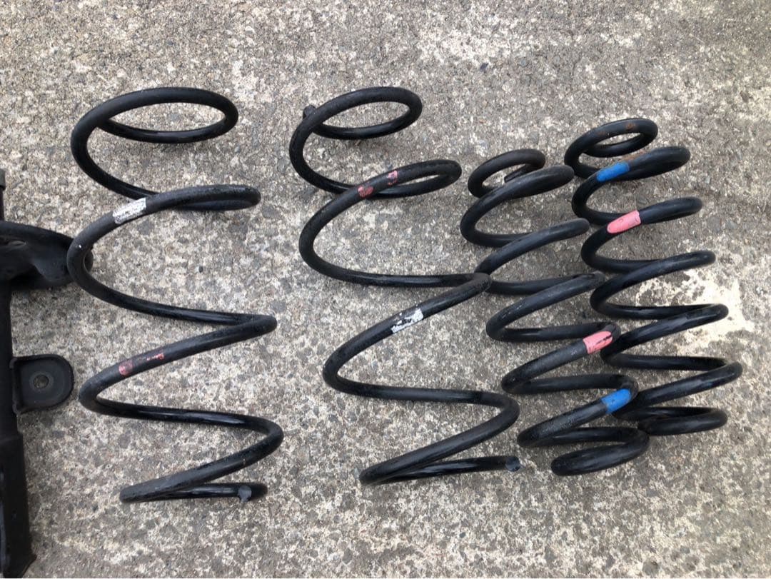 GGH25W ベルファイヤ　ストラットとスプリングセット