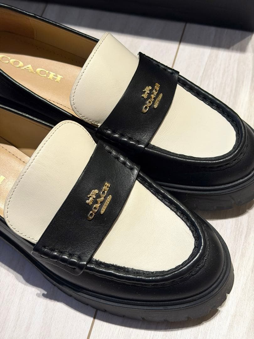 美品 COACH コーチ ルーシー ローファー ブラック ホワイト レザー 箱付