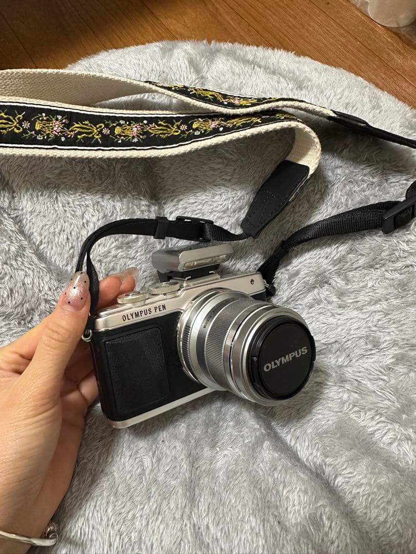 ・美品・OLYMPUS PEN E-PL7 レンズ45mm f1.8付きセット