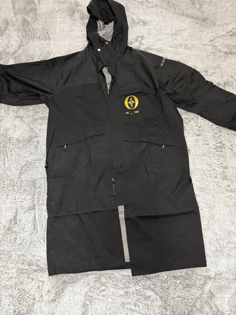 【値下げ】オガサカ　シェルコート　サイズO ポンチョ　デサント