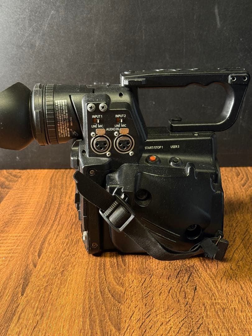 【Panasonic AG-AF105A 業務用ミラーレスビデオカメラ】