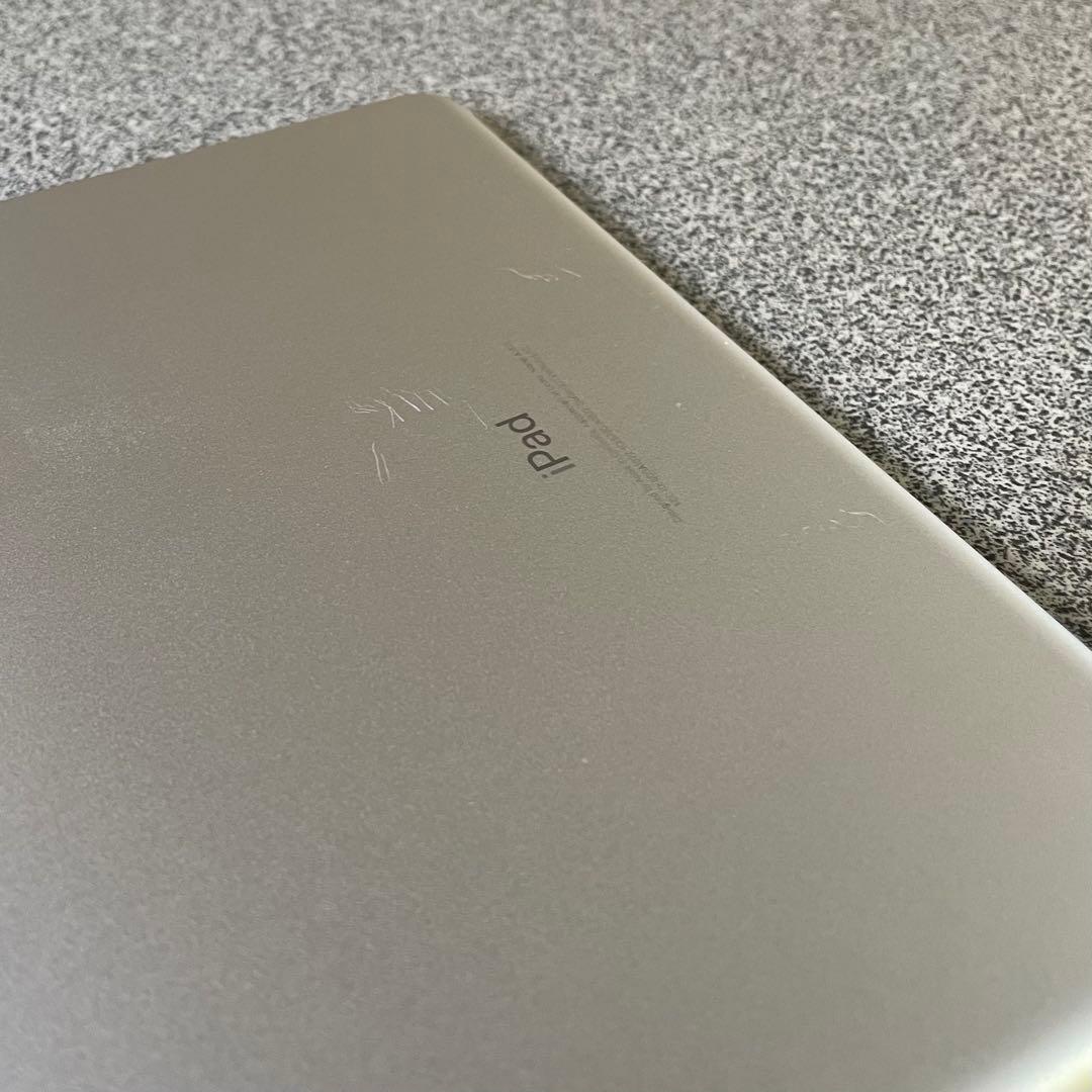 D12 iPad 第5世代 シルバー 32GB Wi-Fi A1822