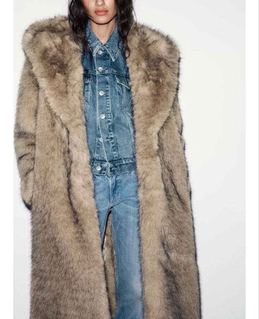 m*t様 タグ付き新品★ZARAのフェイクファーフード付きコート★M-L★ライト