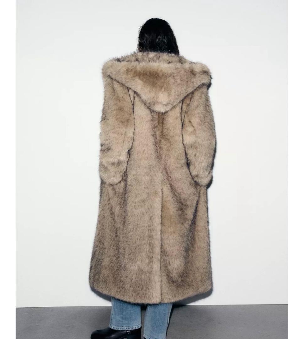 m*t様 タグ付き新品★ZARAのフェイクファーフード付きコート★M-L★ライト