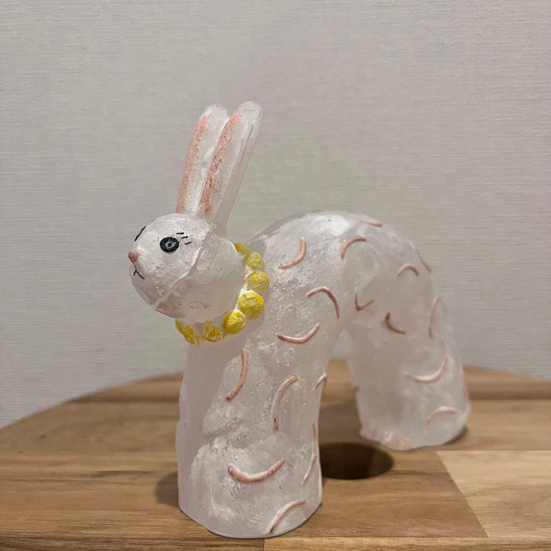 作家　安達知江　跳ぶうさぎ