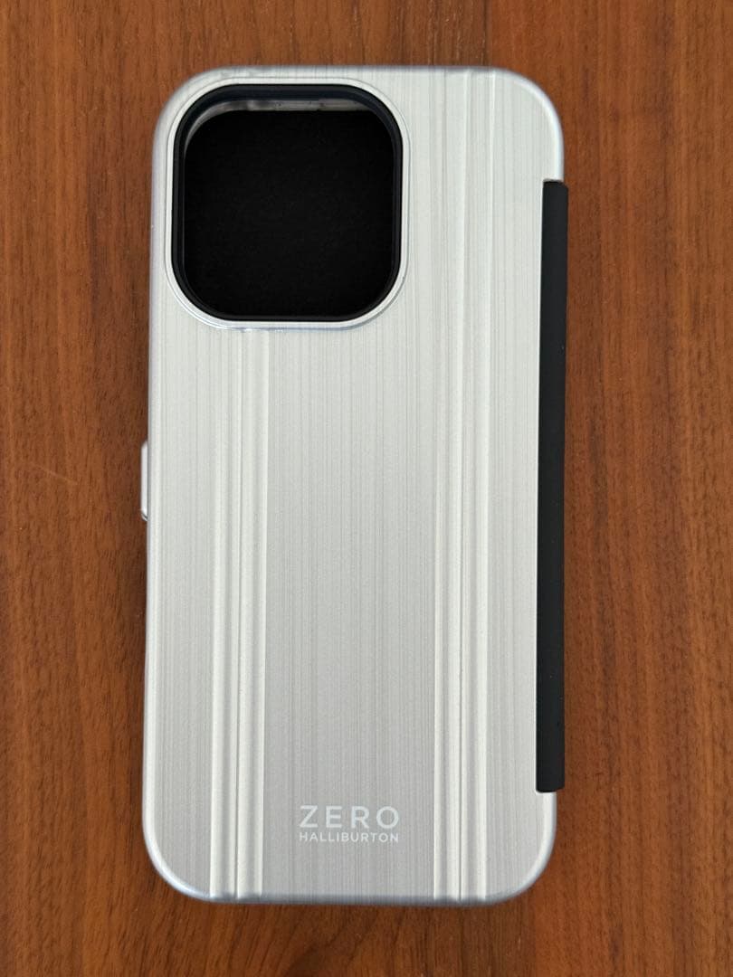 ゼロハリバートンiPhone16Pro 手帳タイプ