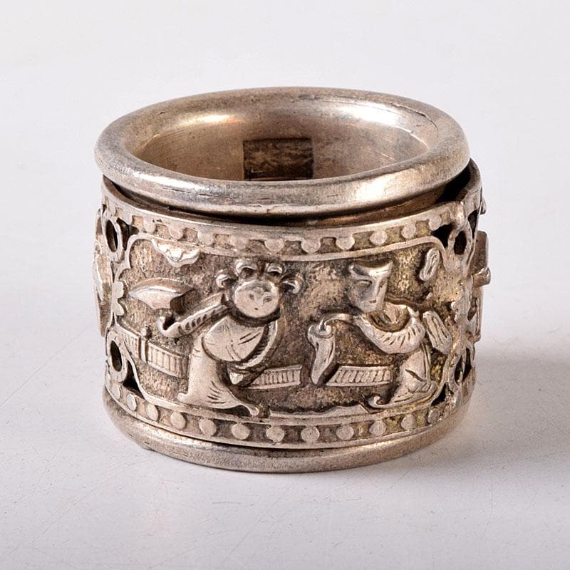 中国　光緒天宝足銀　人物彫　板指　重さ約35g　N　7648E