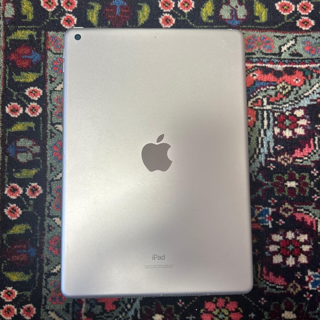 iPad 第8世代 32GB Wi-FIモデルシルバー 本体　箱あり