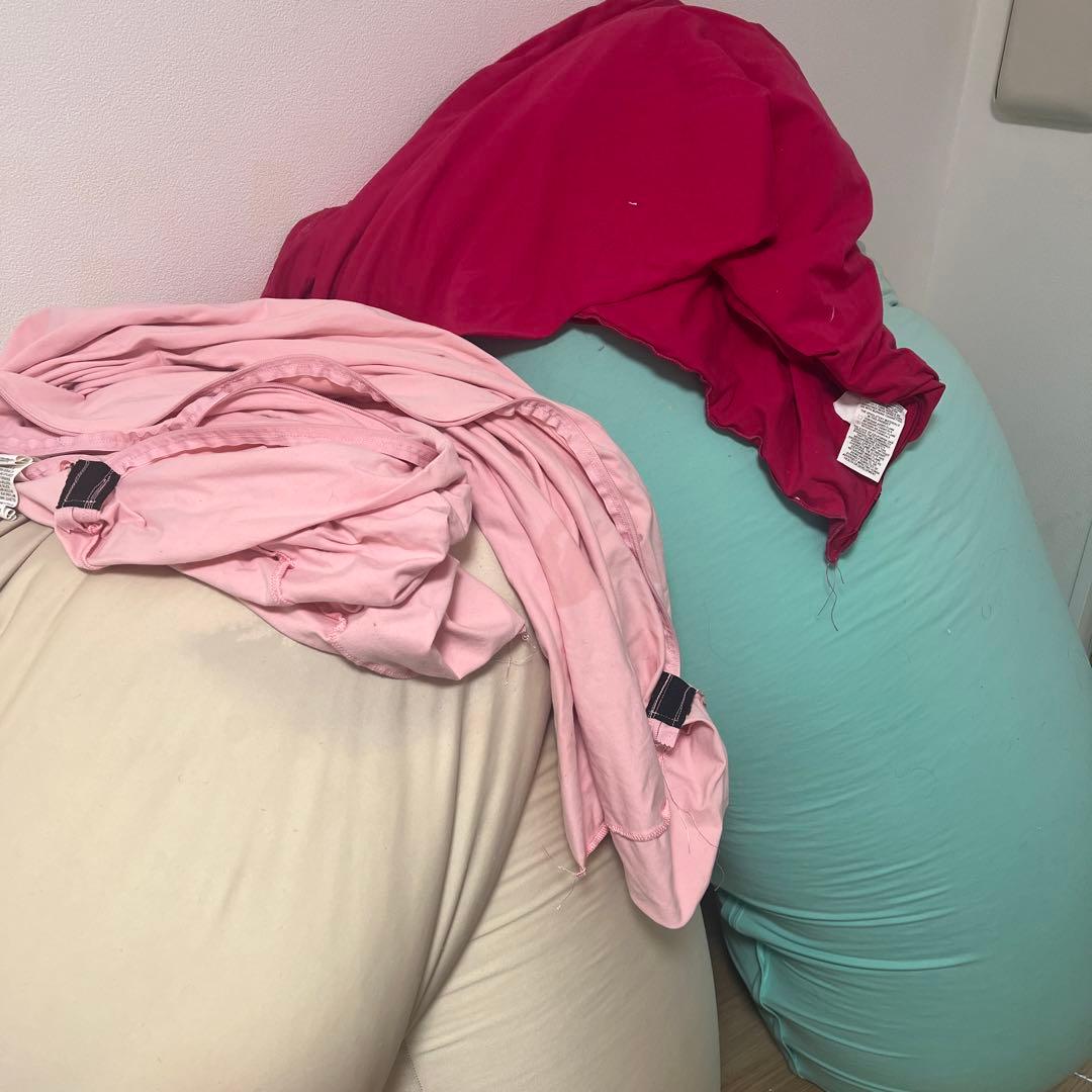 【引き取りに来れる方】 Yogibo ソファー二つとピンクと水色カバー&赤色カバ