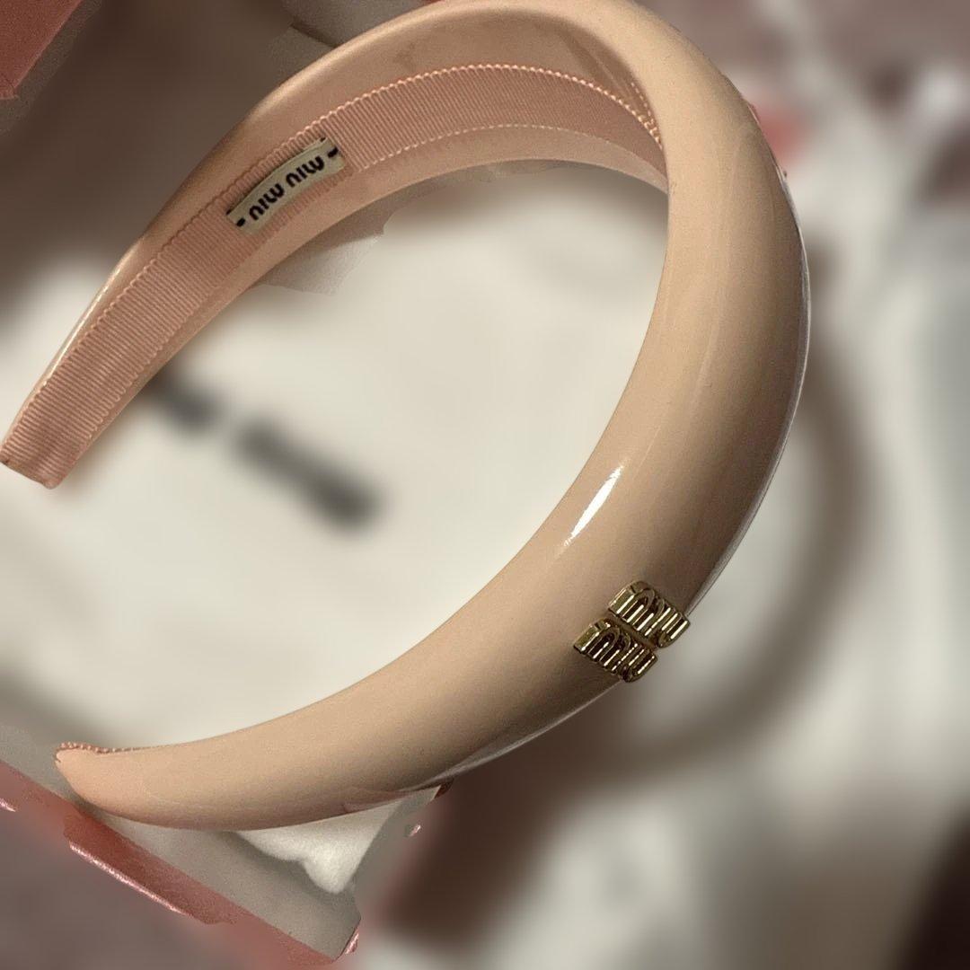 MIU MIU 薄ピンクヘアバンド