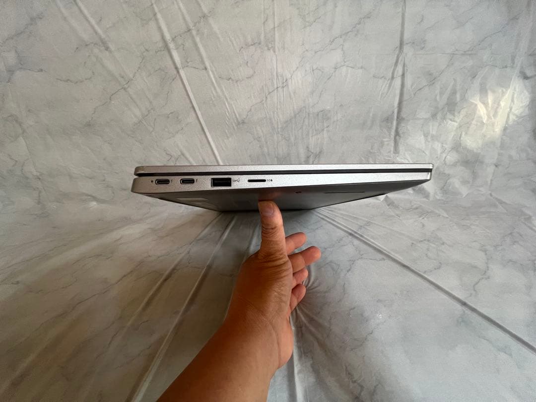 Dell Latitude 5330 i5 第12世代 16GB / 256GB