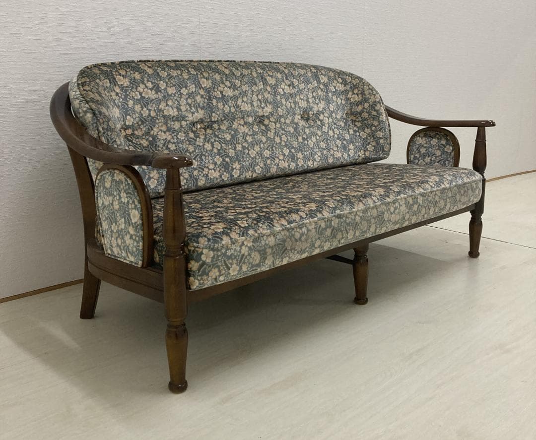 【カリモク】コロニアル　２人掛けソファ　ラブソファ