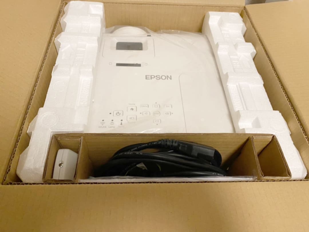 【美品】EPSON ホームプロジェクターEH-TW5650