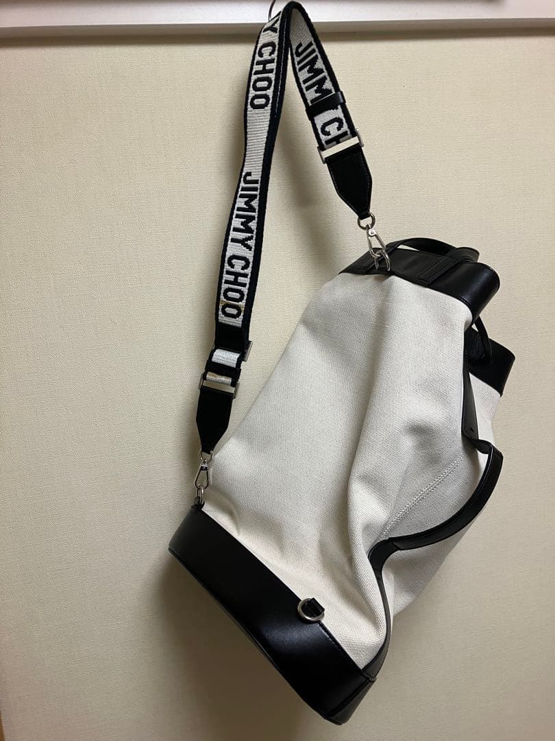 JIMMY CHOO EVANドラムバッグ ホワイト/ブラック