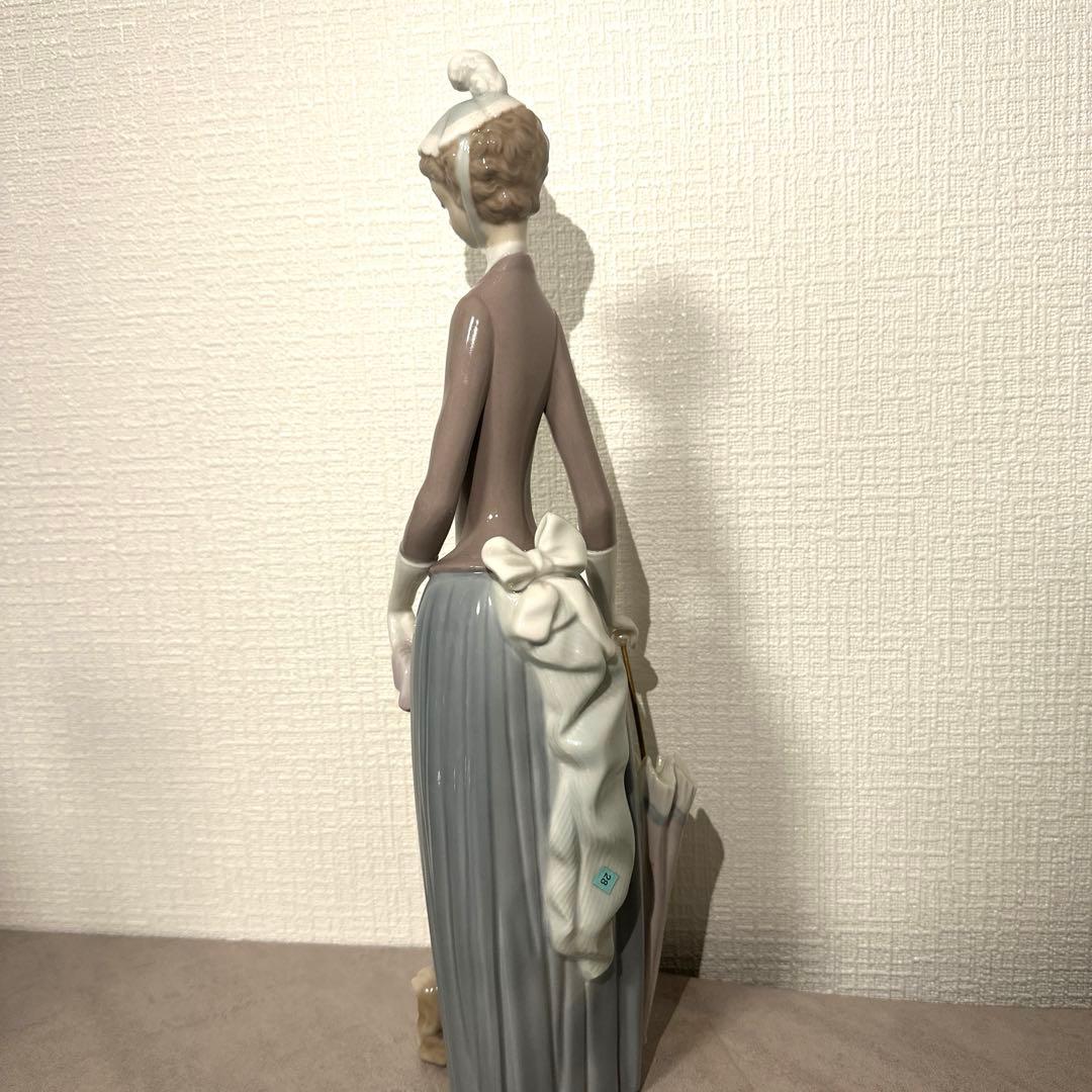 リヤドロ LLADRO【美品】フィギュリン《犬を連れた婦人》4761