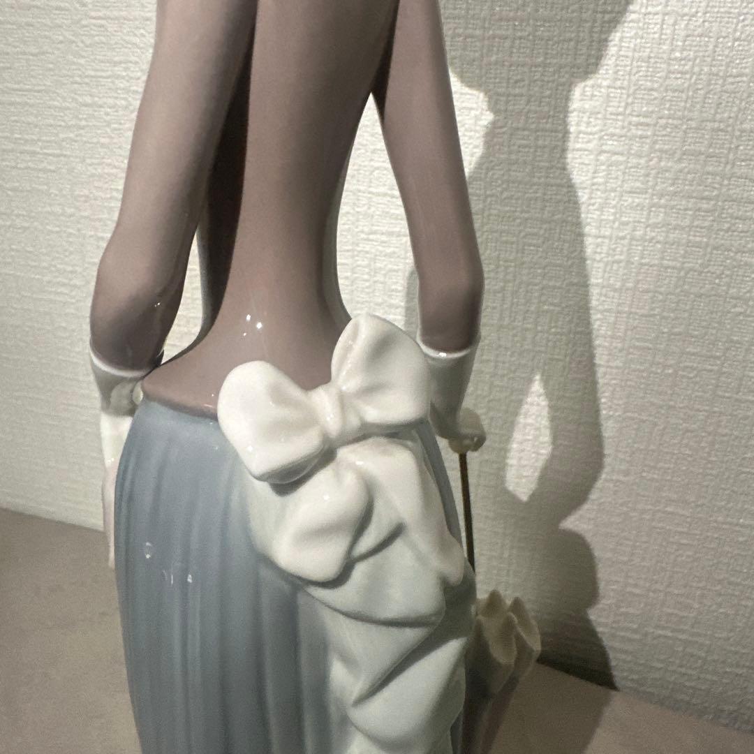 リヤドロ LLADRO【美品】フィギュリン《犬を連れた婦人》4761