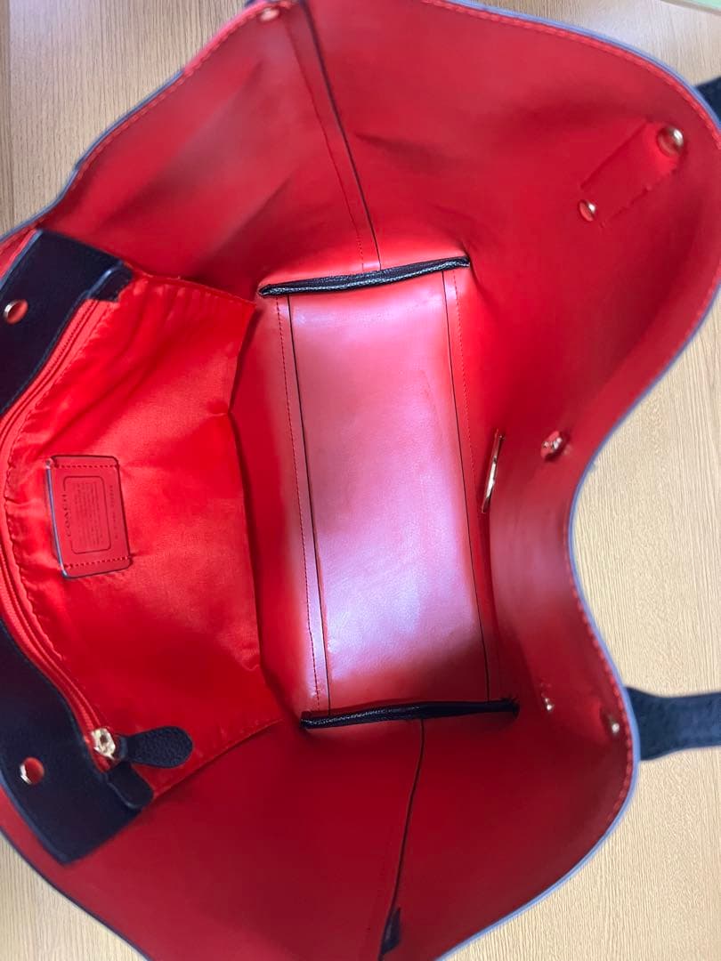 さつきページ 美品！ COACH 黒レザー トートバッグ （A4対応）