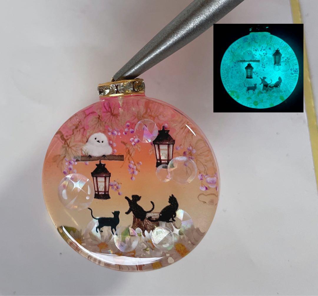 RUKURUKU/ぶどうの森の子猫達　蓄光　オルゴナイトキーホルダー