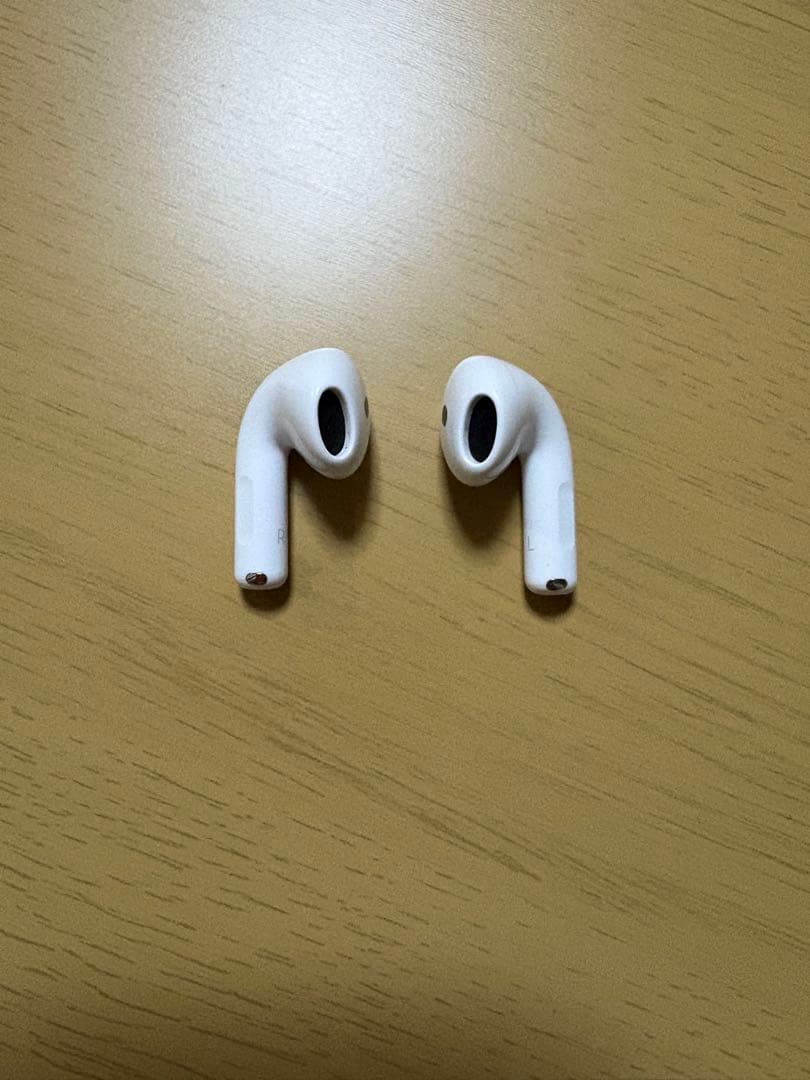 AirPods 4（ANCモデル）／ノイズキャンセリング対応・動作良好