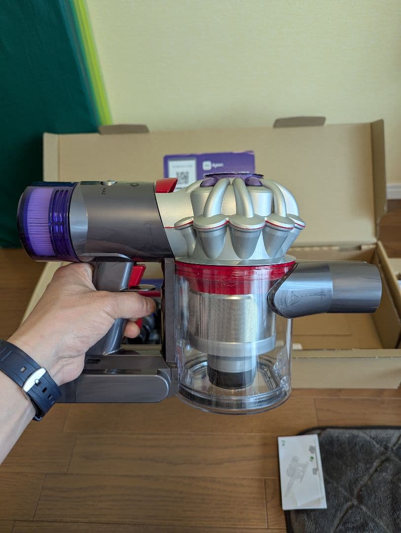 ［未使用］Dyson コードレス掃除機 各種アタッチメント付き　V8 SV25