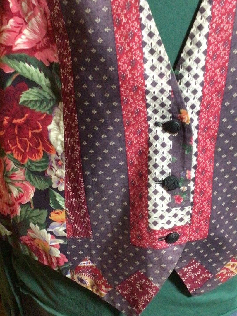 ベスト　ヴィンテージ　パッチワーク風　花柄　大きいサイズベスト