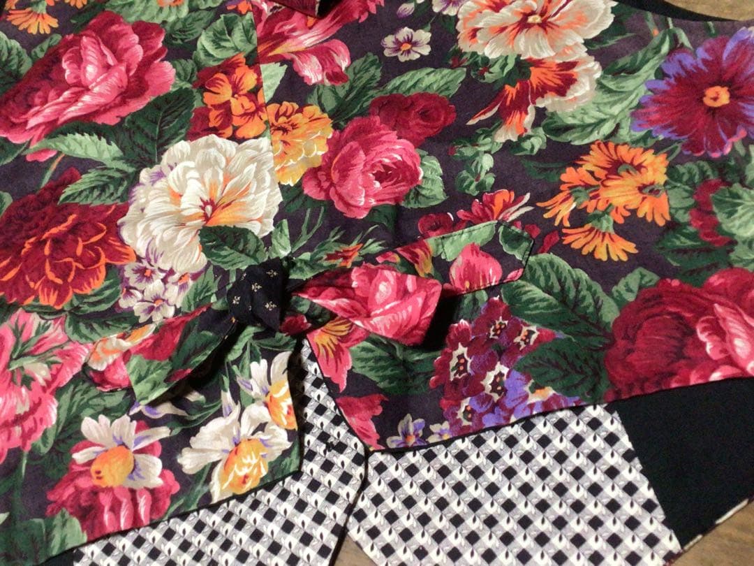 ベスト　ヴィンテージ　パッチワーク風　花柄　大きいサイズベスト