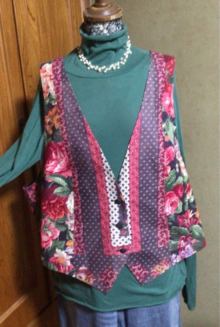 ベスト　ヴィンテージ　パッチワーク風　花柄　大きいサイズベスト