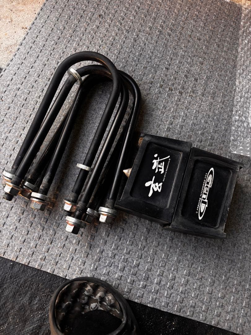 ハイエース　玄武　ローダウンブロックキット　3インチ