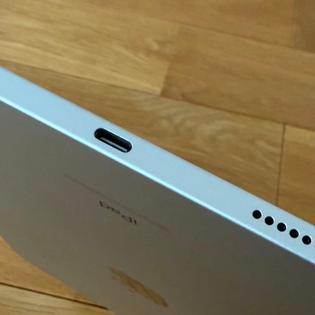 iPad 代10世代 64GB シルバー ケース付き フィルム貼り済