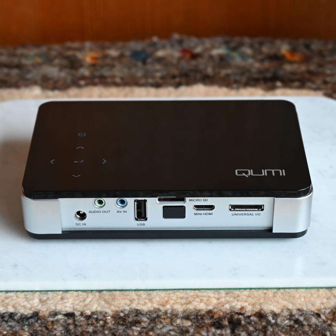 QUMI Q2（コンパクトプロジェクター）