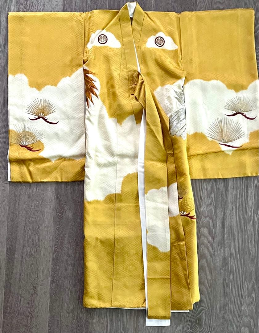 黄色の鷹と松刺繍着物 初宮参り 高品質 あつらえ品(オーダーメイド)