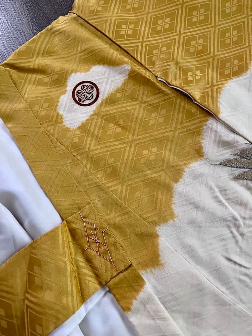 黄色の鷹と松刺繍着物 初宮参り 高品質 あつらえ品(オーダーメイド)