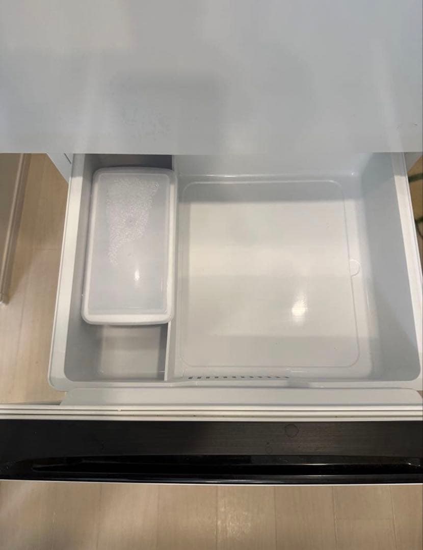 Hisense《ハイセンス》2ドア冷凍冷蔵庫 135L シート付