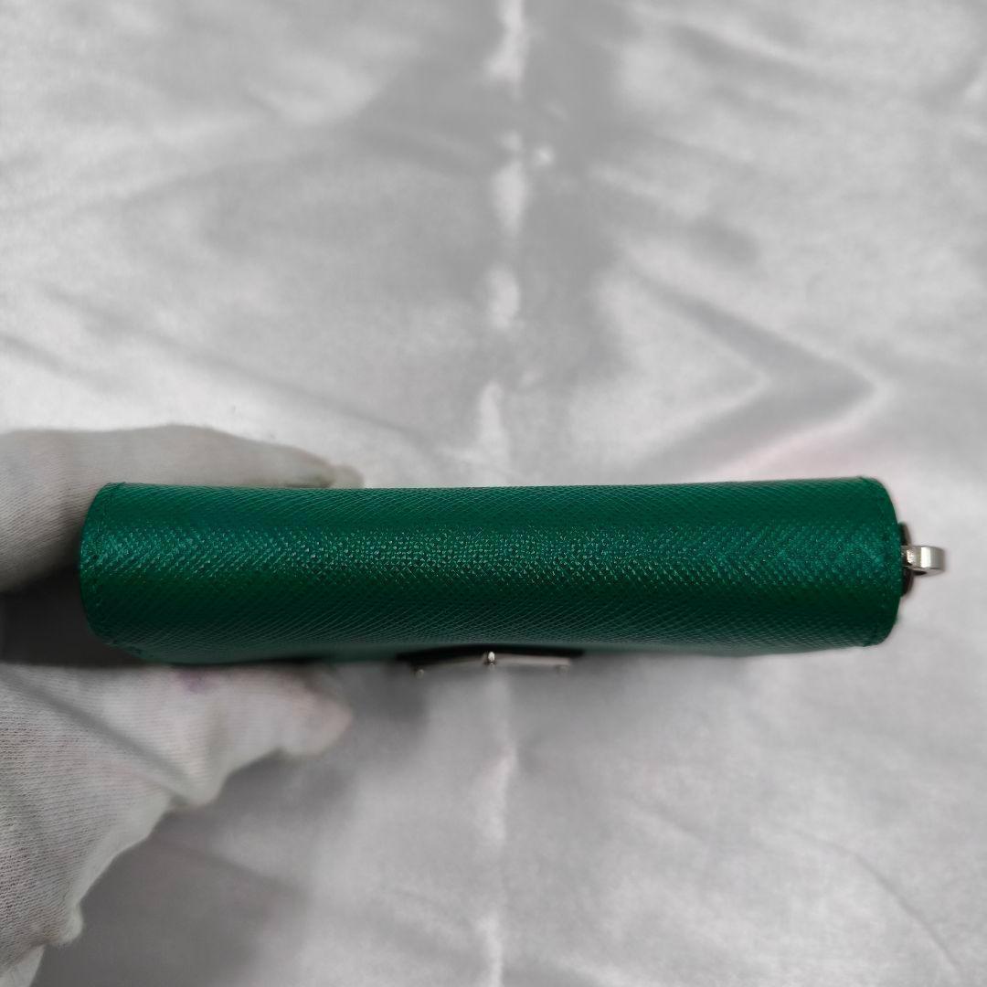 未使用保管品【PRADA】ケース サフィアーノ 三角ロゴ グリーン 現行