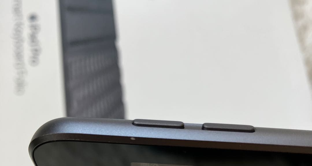 【完動品】iPad 第8世代 32GB 【すぐ発送】【付属品】