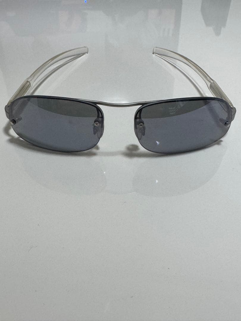 RACHEL着用モデル PRADA リムレス サングラス