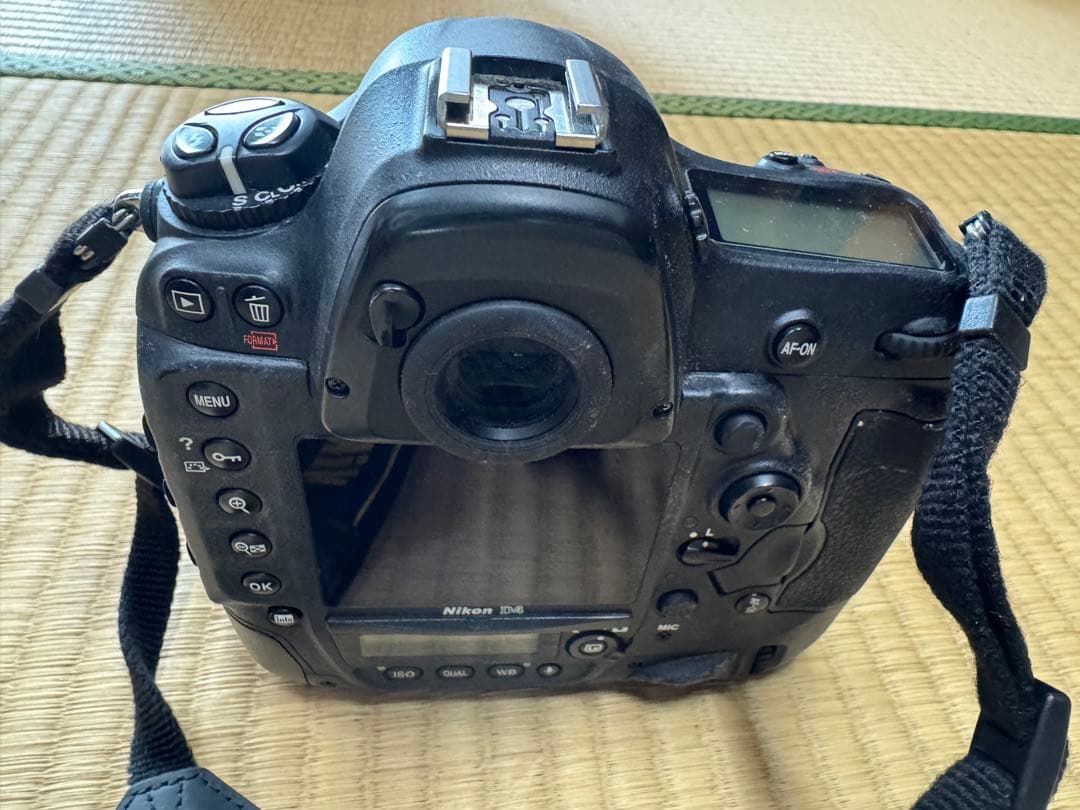 【美品】Nikon D4 デジタル一眼レフカメラ 18-105mmレンズ付