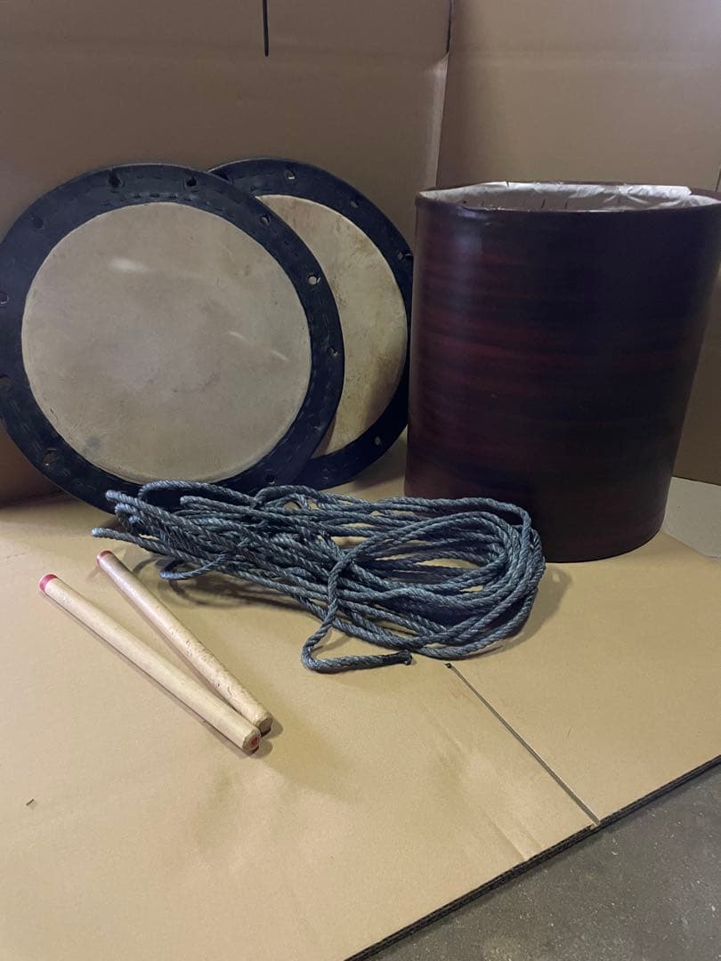 ②桶胴太鼓 本革　1.5尺 太鼓 桶太鼓 直径約47㎝ 高さ約40㎝ バチ 付き