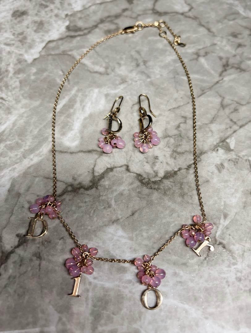 Diorピンクフラワーモチーフネックレスとピアスセット