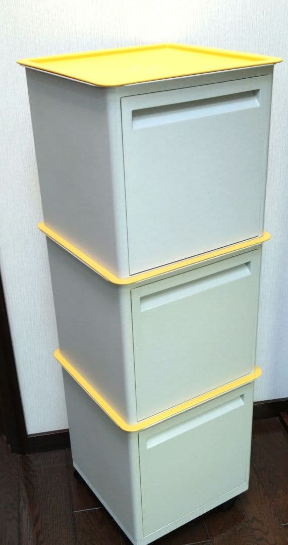 タッパーウェア　 マルチオーガナイザー　ドア付き3段　＋　キャスター付パレット