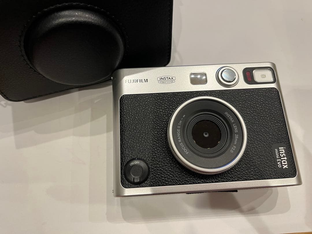 Instax mini EVO、ポシェットケース付き