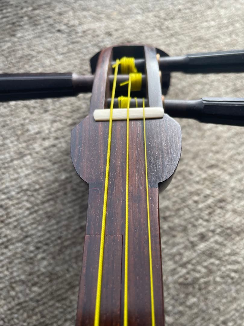 胡弓紫檀三折れ棹，胴花梨材，竹弓，付属品