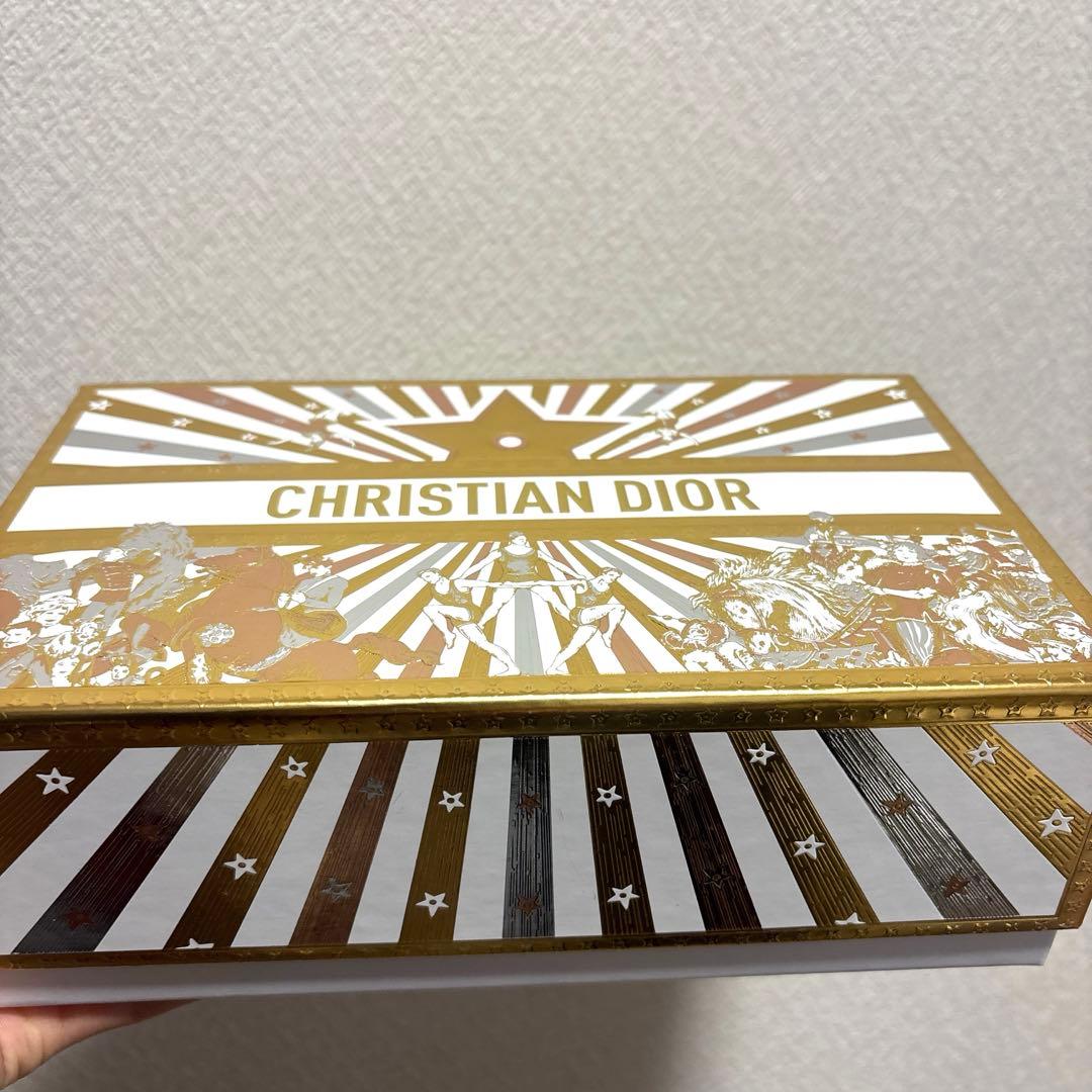 【最終セール中】Dior 2025 アイシャドウパレット 多色　クリスマスコフレ