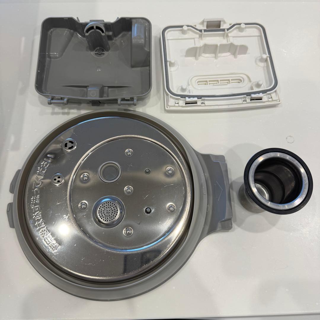 美品 Panasonic 炊飯器5.5合 SR-VSX101-W 2022年製