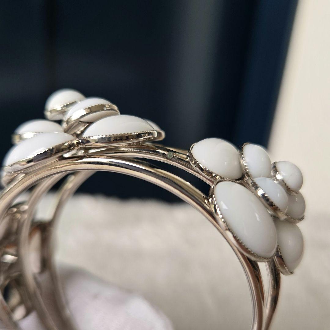 ⭐CHANEL⭐　シャネル　カメリア　バングル　ストーン　ホワイト　98C