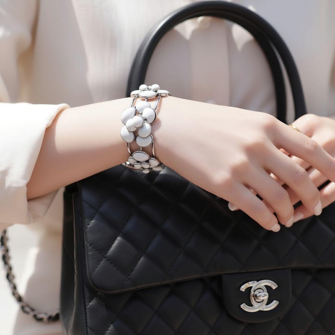 ⭐CHANEL⭐　シャネル　カメリア　バングル　ストーン　ホワイト　98C