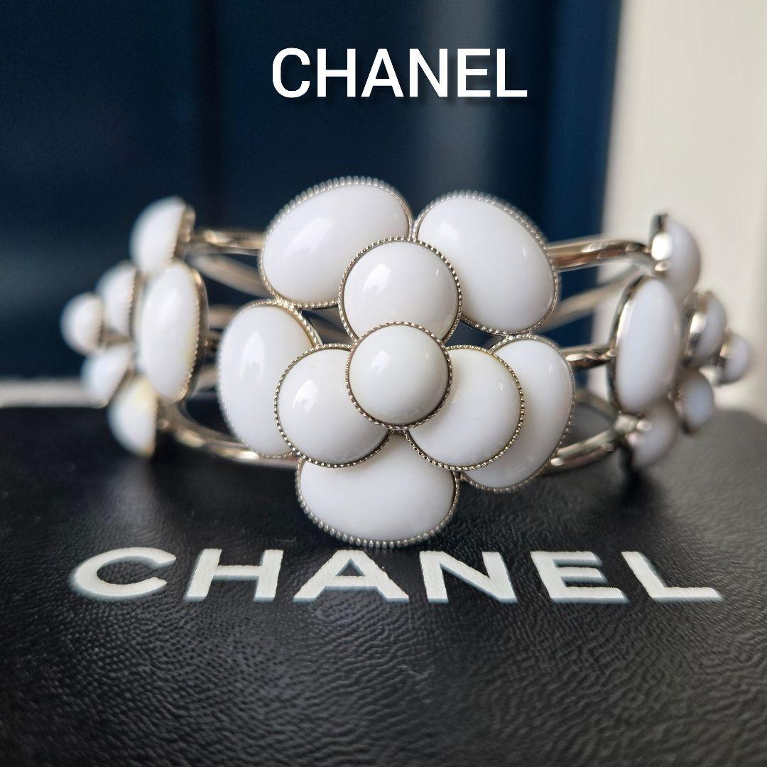 ⭐CHANEL⭐　シャネル　カメリア　バングル　ストーン　ホワイト　98C